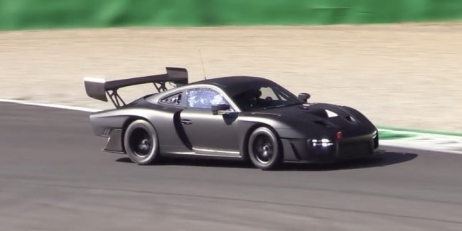 Новый Porsche 935 на автодроме Монца