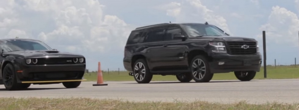 Dodge Challenger Hellcat сошелся в гонке с Chevrolet Tahoe