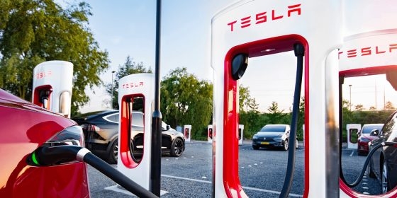 Маск намекнул, когда в Украине появятся зарядки Superchargers