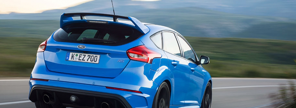 «Боль автолюбителя»: новый Ford Focus RS безжалостно уничтожили на свалке