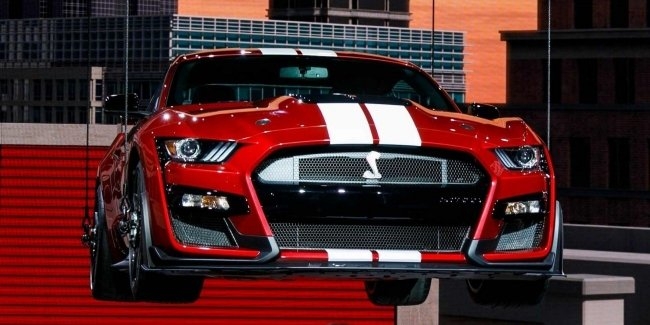 Ford Mustang Shelby GT500 получит более 700 лошадиных сил мощности