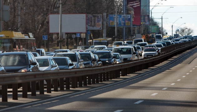 Утренний Киев погряз в заторах