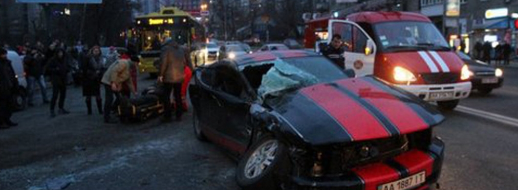 Столичный Ford Mustang «протаранил» маршрутку с пассажирами