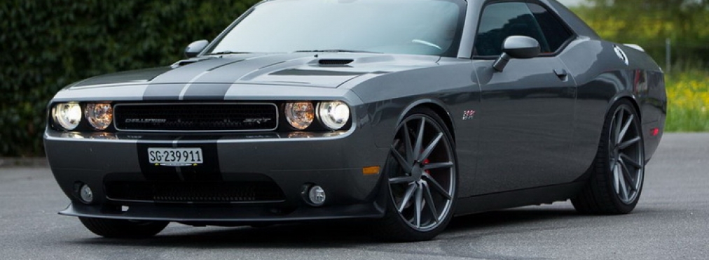 Купе Dodge Challenger Hellcat установило рекорд скорости на льду