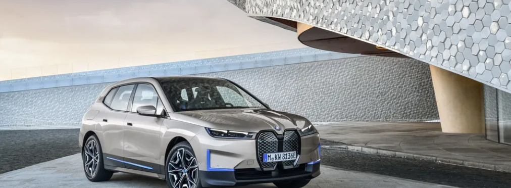 BMW назвала цены на электрокросс iX в Украине