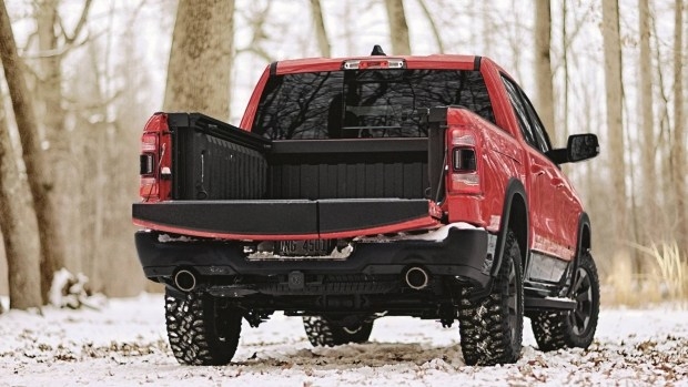 Ram представила новую опцию Multifunction Tailgate для пикапов серии 1500