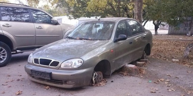 В Киеве насчитали более 600 брошенных автомобилей