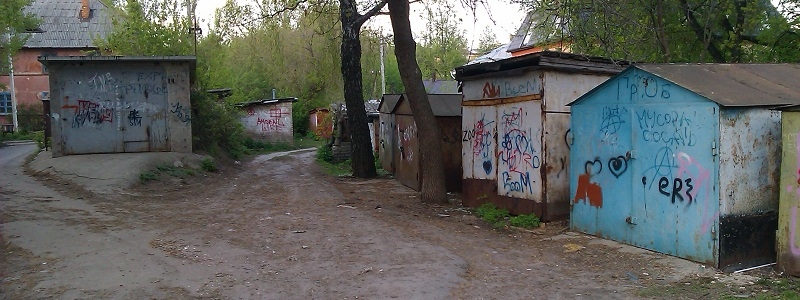 Водителей массово заставляют сносить гаражи