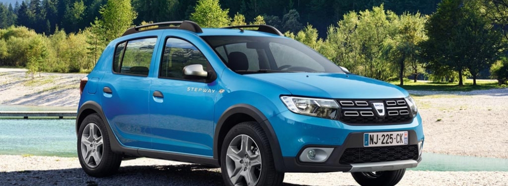 Хэтчбек Dacia Sandero поработал газонокосилкой