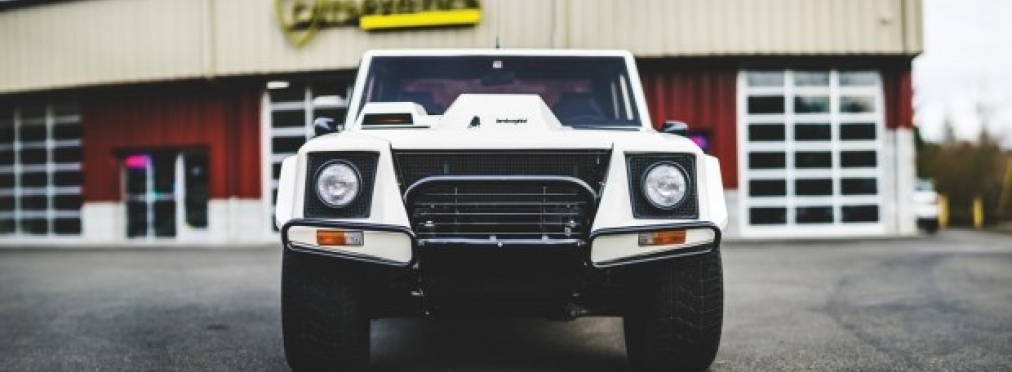 Редкий внедорожник Lamborghini LM002 выставили на аукцион