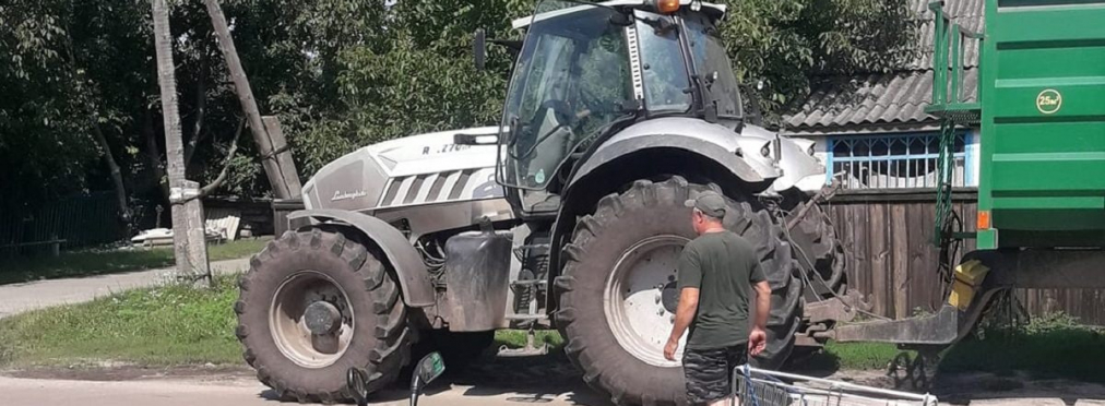 Помогает в хозяйстве: в украинском селе заметили необычное творение Lamborghini