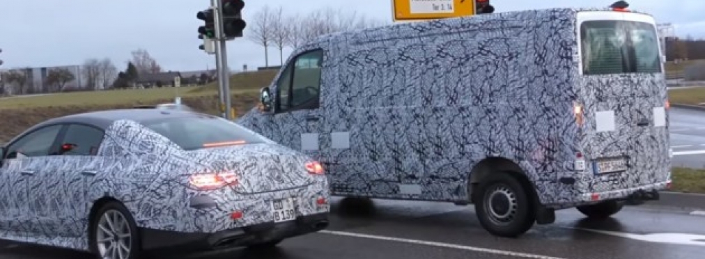 Новый Mercedes-Benz Sprinter в паре с Mercedes-AMG CLS 53 заметили во время тестов