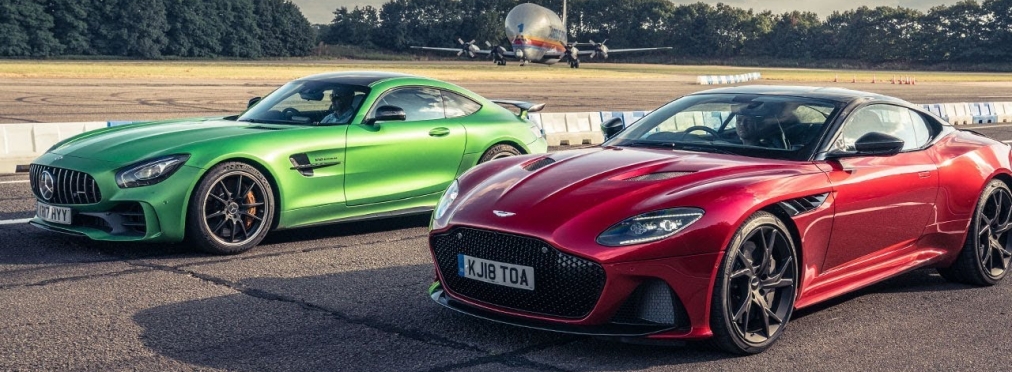 Экстремальный Aston Martin DBS Superleggera сразился в гонке против Mercedes-AMG GT R 