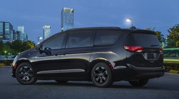 Chrysler Pacifica Hybrid 2019 получил цветовые обновления