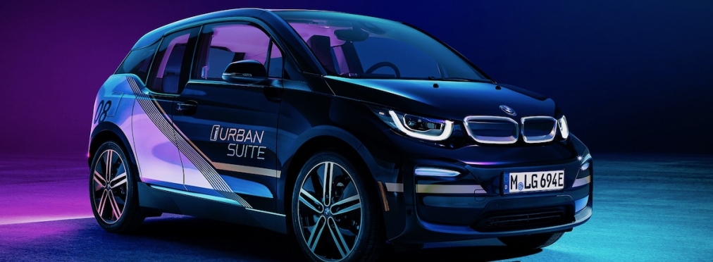 BMW i3 превратили в мобильный офис со столом и лампой