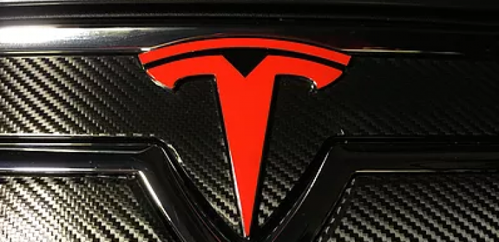 Tesla показала изображение таинственной модели