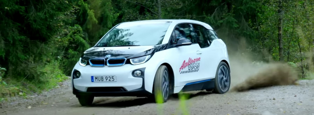 80-летний гонщик показал, на что способен электрокар BMW i3