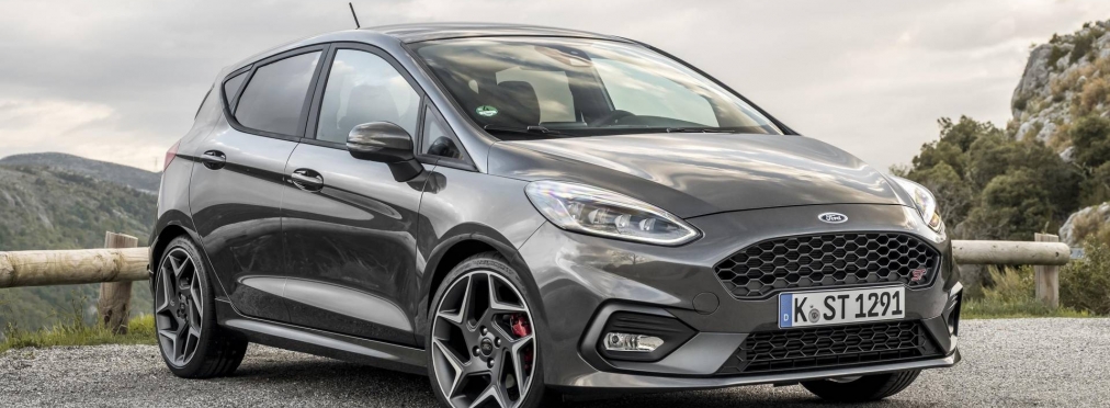 Новый Ford Fiesta ST сравнили в дрэге с прошлым поколением