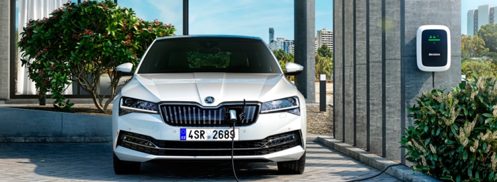 Skoda Superb iV 2020 модельного года сможет проезжать на электротяге до 55 километров