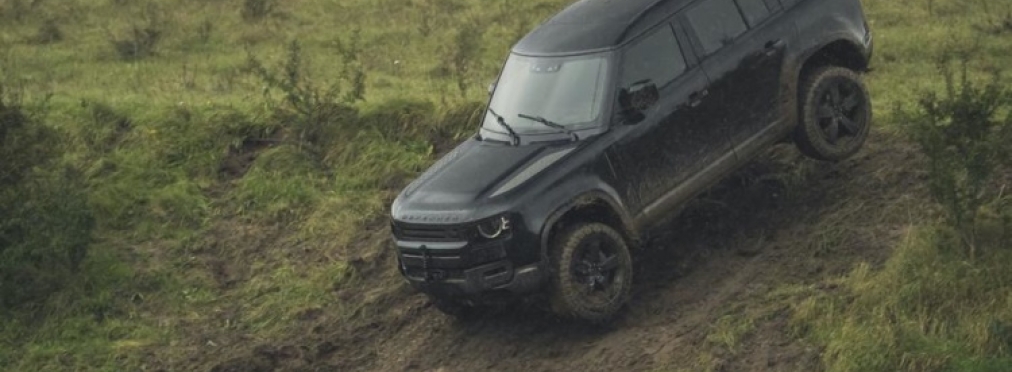 Новый Land Rover Defender показался на съемках фильма о Джеймсе Бонде