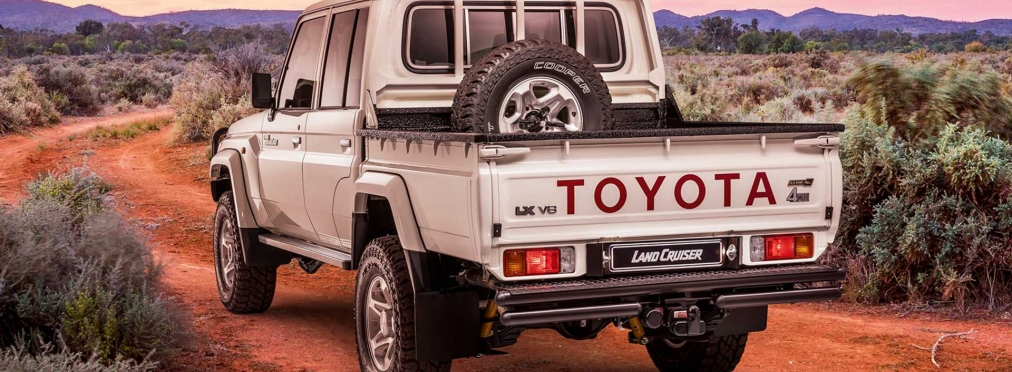 Старый Toyota Land Cruiser приспособили для езды по пустыне