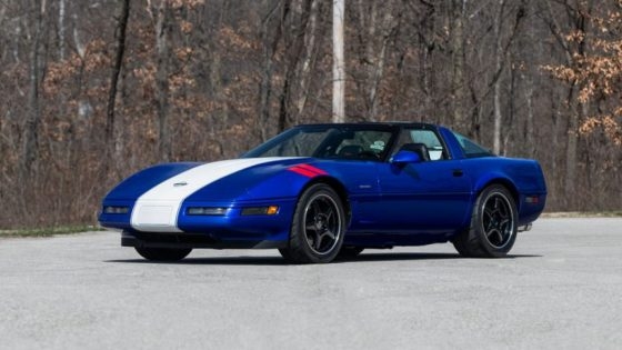 В продаже появился редкий Chevrolet Corvette 1996 года