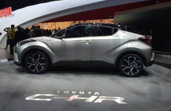 У популярного RAV-4 появился «младший брат». Toyota C-HR