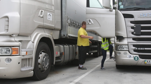 На дорогах Украины будут автоматически взвешивать авто: стали известны детали