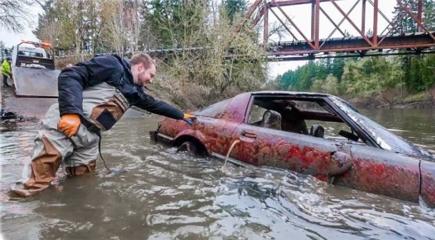 На дне реки нашли целую коллекцию автомобилей