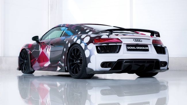 Audi R8 получил яркую раскраску