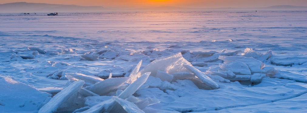 Украинские водители рискуют, выезжая на замерзшие реки