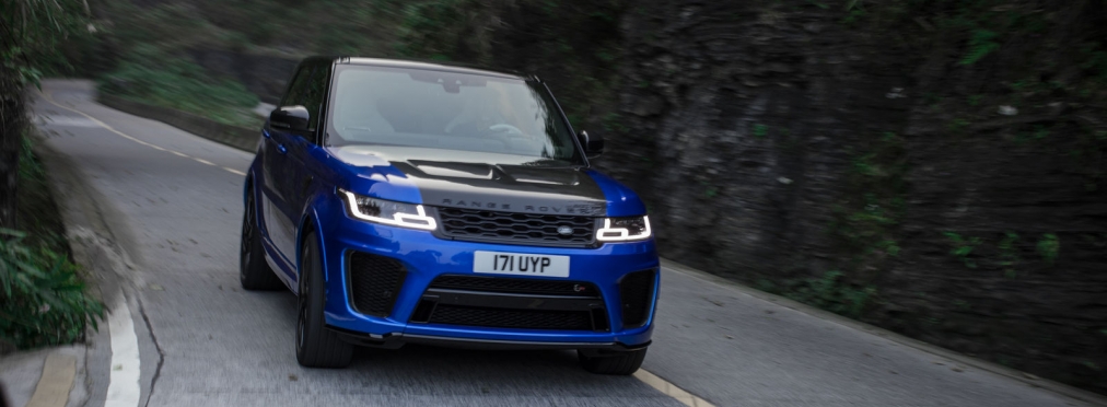 Range Rover Sport SVR «сделал» Ferrari на горной дороге