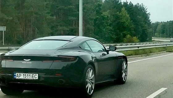 В Запорожье «засветился» новейший британский суперкар Aston Martin DB11