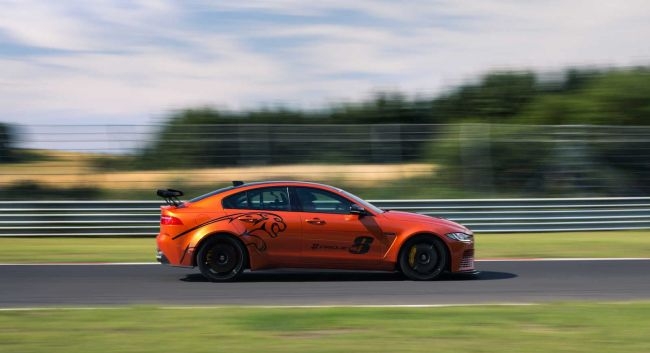 Jaguar XE SV Project 8 доработали ещё до начала производства