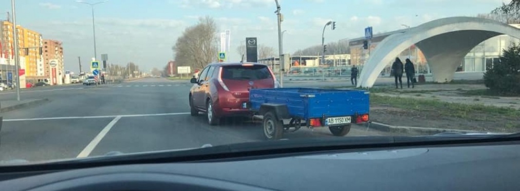 Украинец не побоялся использовать электрокар в хозяйственных целях