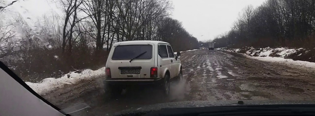 В соцсетях активно обсуждают самую ужасную дорогу Украины