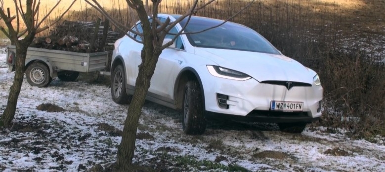 «Сельский пахарь» электрокар Tesla