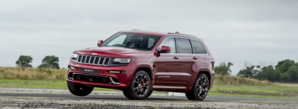 Jeep Grand Cherokee «сразился» с самолетом