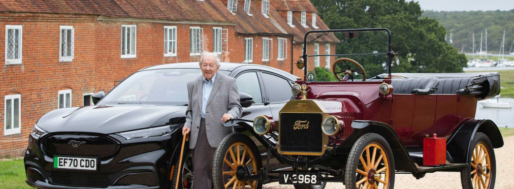 101-летний водитель провел тест-драйв Ford Mustang Mach-E