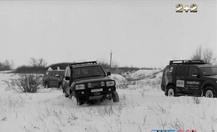 Владельцы внедорожников решили покорить снежные заносы