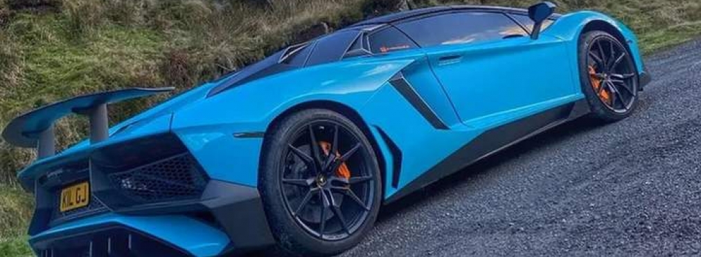 Нетипичное ДТП: Ford Fiesta протаранил Lamborghini Aventador и скрылся с места аварии (видео) 