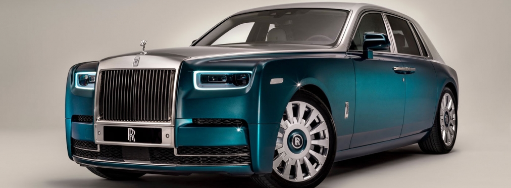 Rolls-Royce декорировал переднюю панель Phantom перьями экзотических птиц (фото)