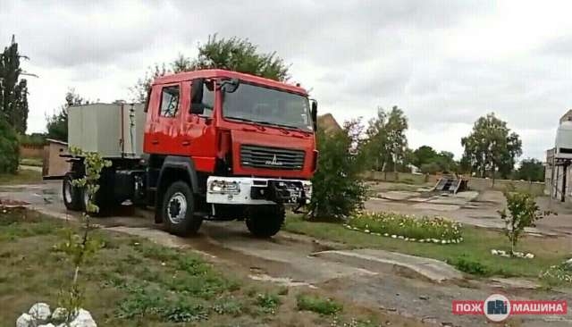 В Сети показали испытания новейшей пожарной машины