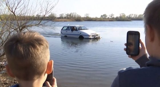 Пенсионер сделал уникальный автомобиль-амфибию своими руками