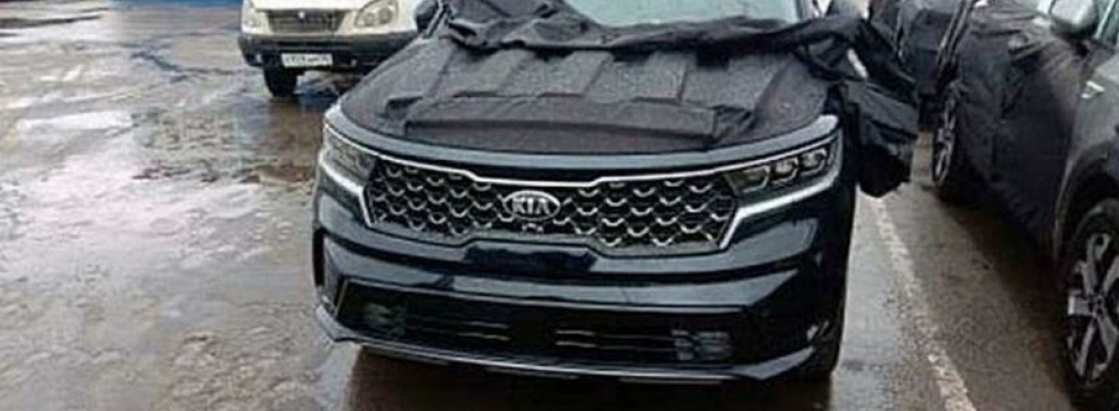 Опубликованы первые фото нового Kia Sorento без камуфляжа