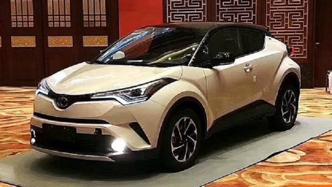 Новый кроссовер Toyota IZOA выходит на автомобильный рынок