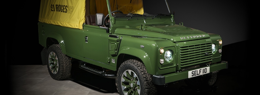 Land Rover собрал особый Defender в магазине мужской одежды