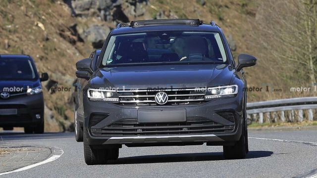 Обновленный Volkswagen Tiguan попался фотошпионам