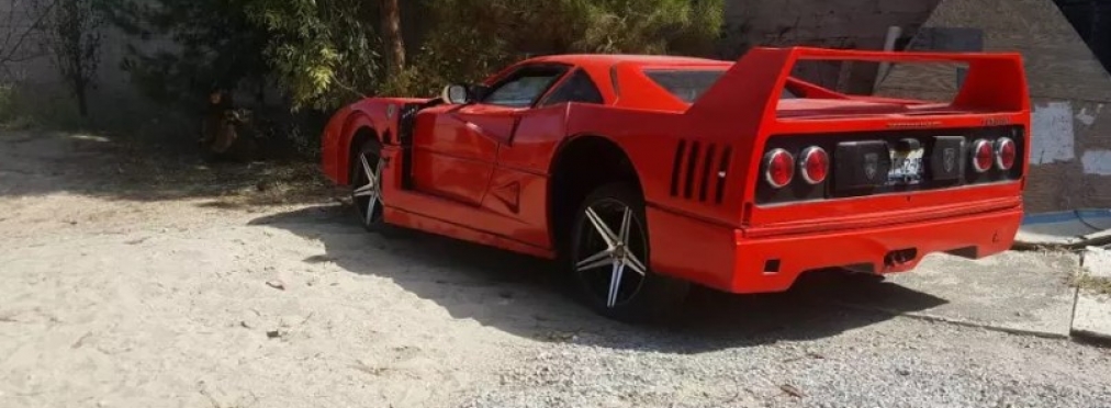 Старенький седан Nissan превратили в Ferrari F40