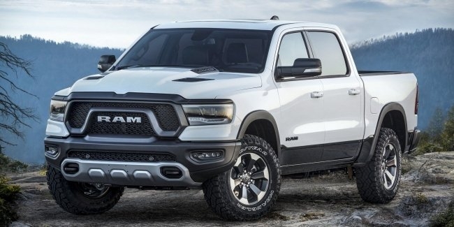 Внедорожный пикап Ram 1500 стал роскошнее